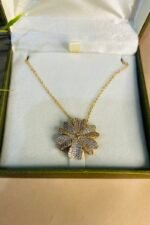 Golden heart large petal flower locket - Image 2