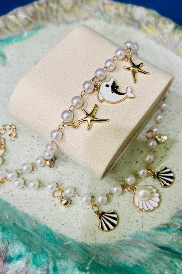 Golden chain shell bracelet