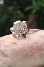 Elegant flower ring - Image 2