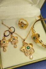 Elegant golden locket set with stone