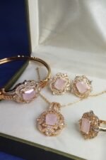 Elegant golden locket set with stone - Image 2