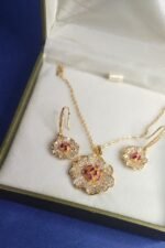 Flower golden locket set with dark pink stone - Image 2