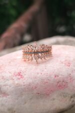 Golden ring with stone - Image 3