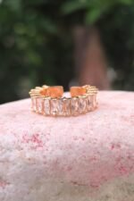 Golden ring with stone - Image 2