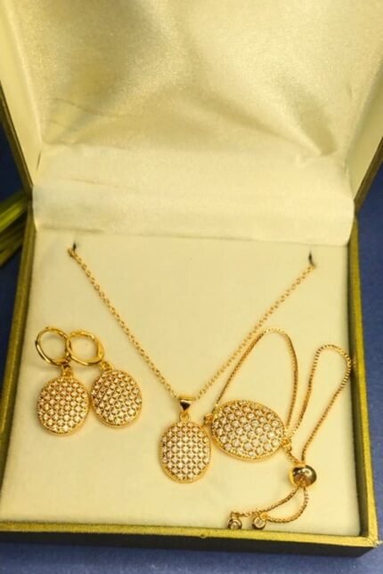 Oval-shape golden locket set