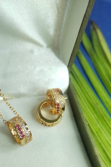 Round shape  golden locket set